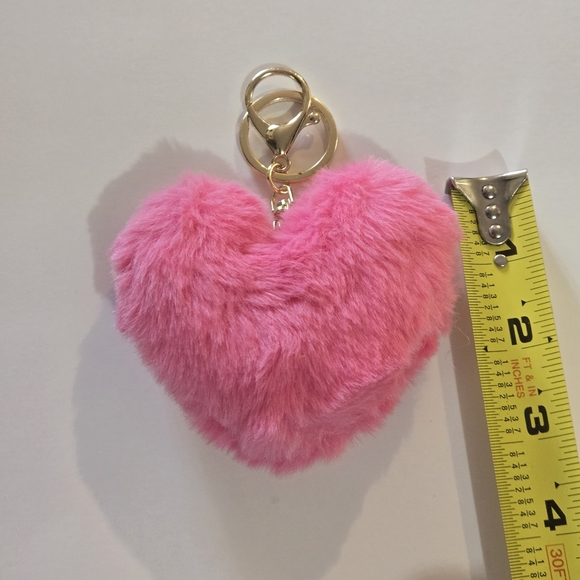 🍒🍒 Pink Furry Heart Keychain - Picture 3 of 4